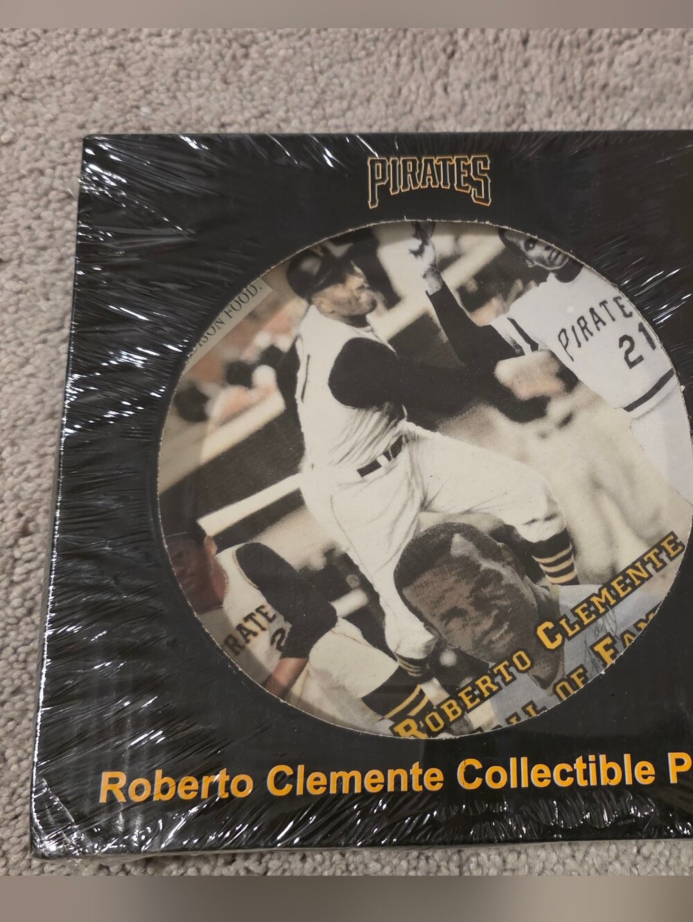 Roberto Clemente Collectible Plate - Pittsburgh Pirates Black & Gold